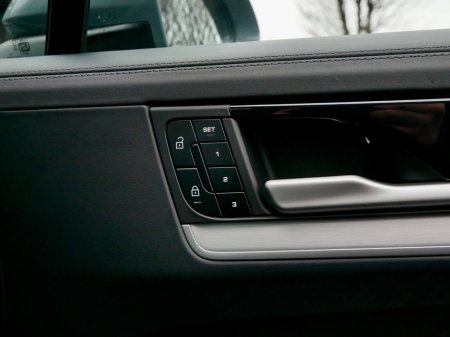 2025 Porsche Cayenne Cayenne E-Hybrid Coup&eacute; €123,950 thumbnail