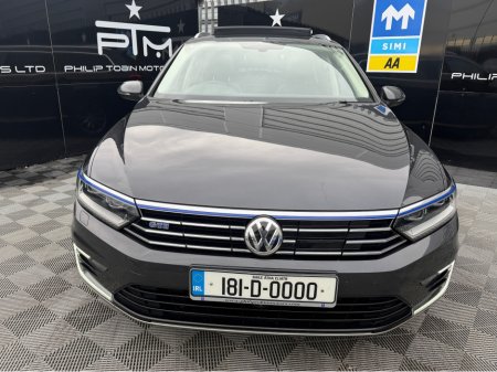 2018 Volkswagen Passat - view 3