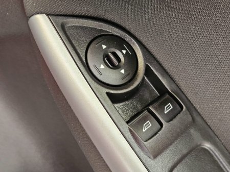 2016 Ford Focus - thumbnail 7