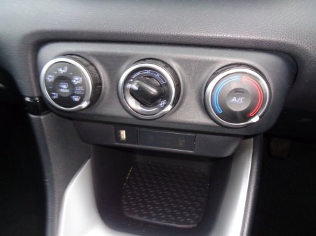 2022 Toyota Yaris 1.0 Luna 4DR thumbnail