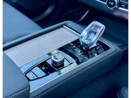 2025 Volvo XC90 + T8 PHEV AWD AUTO PLUS €78,950 thumbnail