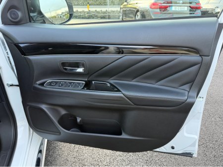 2020 Mitsubishi Outlander 4X4 Plug-in Hybrid - High Spec - Like New €24,750 thumbnail