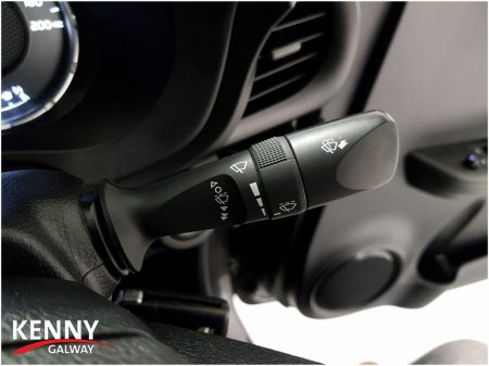 2022 Toyota Hilux 2.4 DLX SINGLE CAB 2DR €31,990 thumbnail