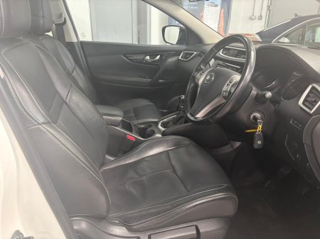 2016 Nissan Qashqai - thumbnail 4