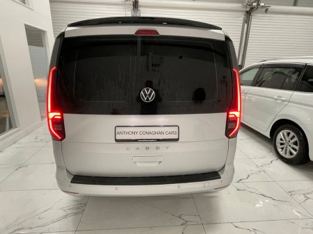 2023 Volkswagen Caddy CADDY DARK LABEL TDI 122HP A7F €19,995 thumbnail