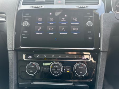 2020 Volkswagen Golf R-LINE 1.5 TSI MANUAL 6SPEED FWD 5DR 150HP 5 €23,950 thumbnail