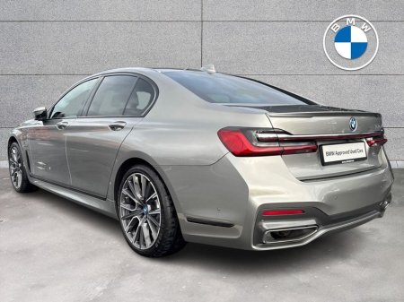 2022 BMW 7 Series - view 2