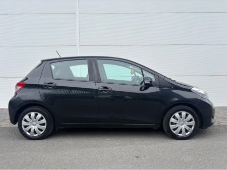 2012 Toyota Yaris - thumbnail 11