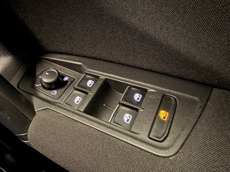 2017 Volkswagen Tiguan - thumbnail 24