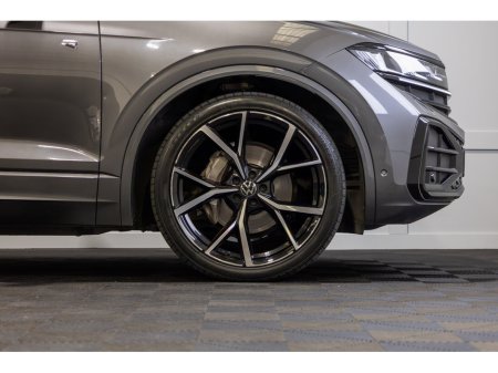 2025 Volkswagen Touareg - thumbnail 7