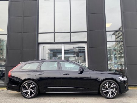 2023 Volvo V90 T6 Dark Plus Recharge AWD Auto (PHEV) €47,900 thumbnail