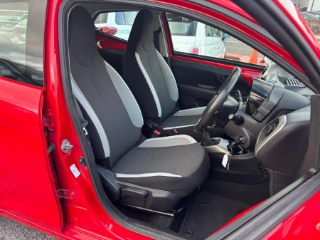 2016 Toyota Aygo - thumbnail 2