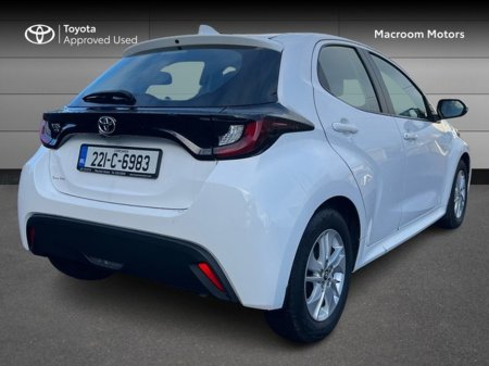 2022 Toyota Yaris - photo 2