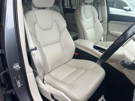 2017 Volvo XC90 D5 (235hp) AWD Momentum Geartronic thumbnail