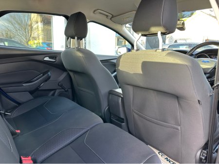 2016 Ford Focus - thumbnail 20