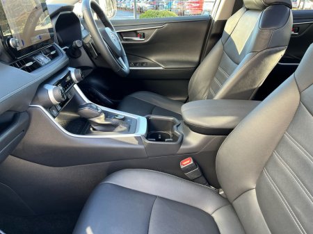 2023 Toyota Rav4 2.5 Hybrid AWD-i Platinum €44,950 thumbnail