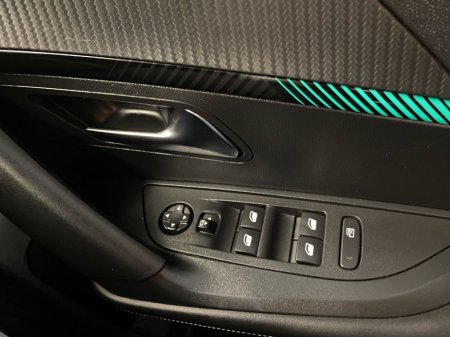 2023 Peugeot 2008 - thumbnail 13