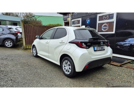 2020 Toyota Yaris X-pack Hybrid Automatic €14,950 thumbnail