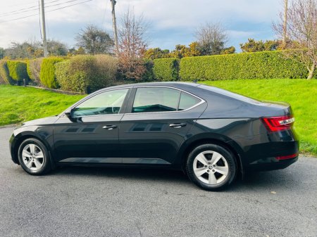 2016 Skoda Superb - thumbnail 11