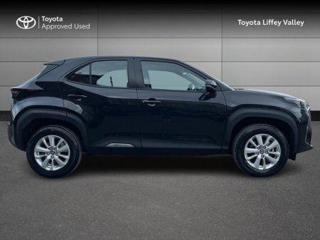 2025 Toyota Yaris Cross - thumbnail 3