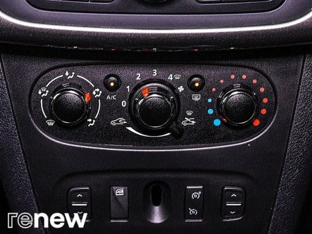 2015 Dacia Sandero 1.2 16V 75 SIGNATURE €8,900 thumbnail