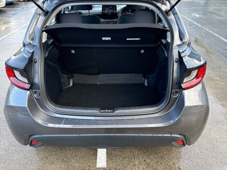 2023 Toyota Yaris HYBRID LUNA // REAR CAMERA // TOYOTA SAFETY SENSE // BLUETOOTH // AIR CON // FULL WARRANTY €23,945 thumbnail