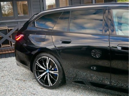 2025 BMW 5 Series - thumbnail 10