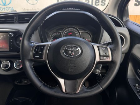 2016 Toyota Yaris - thumbnail 30
