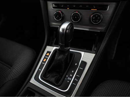 2016 Volkswagen Golf 2016 VW Golf 1.4tsi Auto/High spec/1yr warranty €12,888 thumbnail