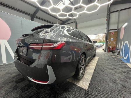 2024 BMW i5 2024 BMW I5 EDRIVE40 TOURING EXCELLENCE ELECTRIC AUTOMATIC / CRUISE CONTROL / 360° CAMERA / ELECTRIC MEMORY & HEATED SEATS / APPLE CARPLAY / PANORAMIC SUNROOF / PADDLE SHIFTERS / AMBIENT LIGHT thumbnail