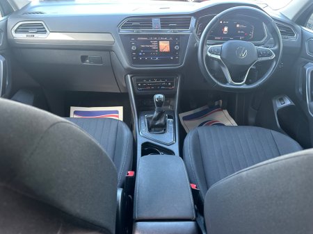 2023 Volkswagen Tiguan Allspace 2.0 TDI 150HP Life €38,950 thumbnail