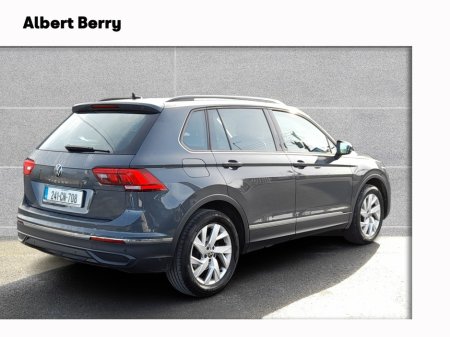 2024 Volkswagen Tiguan - thumbnail 4