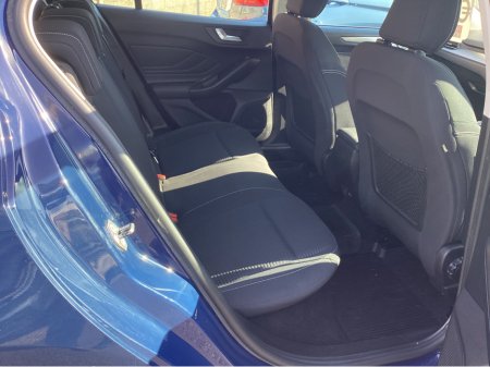 2019 Ford Focus - thumbnail 15