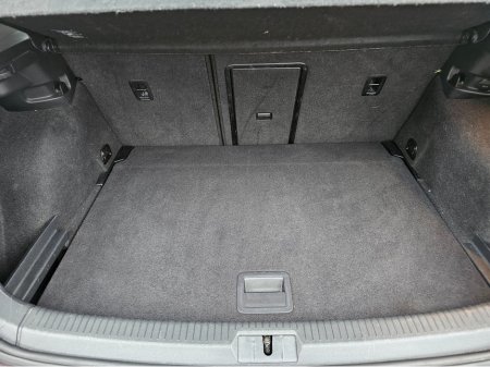 2017 Volkswagen Golf 2.0 TDI SE NAV BLUEMOTION 150PS 5DR €15,950 thumbnail