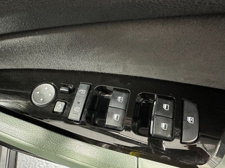 2024 Kia Sportage Plug In Hybrid 30th Anniversary Edition €40,800 thumbnail