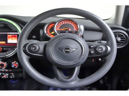 2020 MINI Hatch 1.5 AUTO 5DR *REVERSE CAM*PARK SENSORS* €22,890 thumbnail