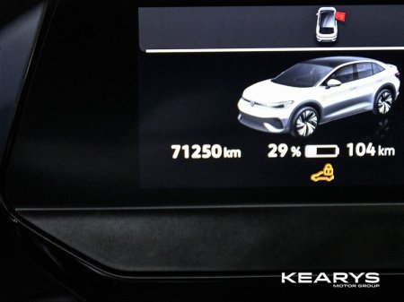 2022 Volkswagen ID.5 GTX AWD BUSINESS 77kWh 299HP €29,888 thumbnail