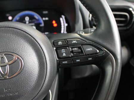 2024 Toyota Yaris - thumbnail 24