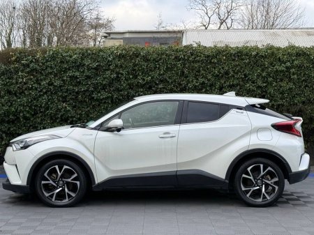 2019 Toyota C-HR 1.8 HYBRID // DIAMOND CUT ALLOYS // HALF LEATHER HEATED SEATS // DUAL ZONE CLIMATE CONTROL €19,900 thumbnail