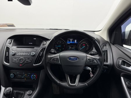 2017 Ford Focus - thumbnail 10