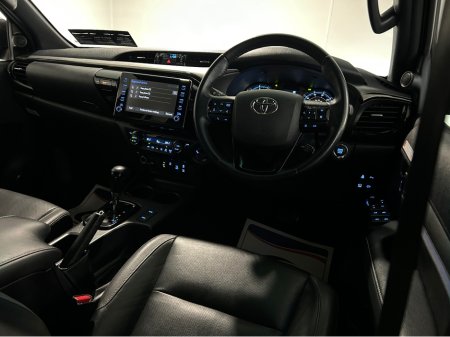 2022 Toyota Hilux INVINCIBLE X D-4D 4WD INVINCIBLE DCB €42,500 thumbnail