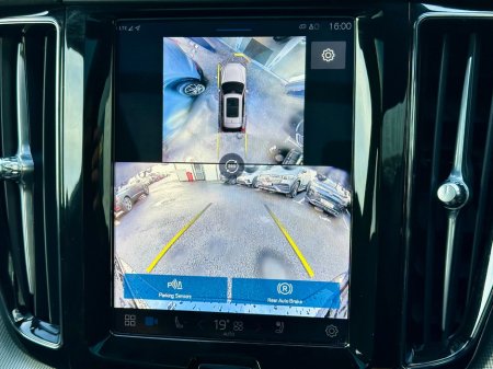 2025 Volvo XC60 - thumbnail 8