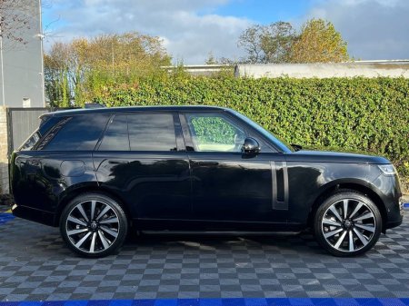2025 Land Rover Range Rover P460e 3.0 HYBRID // PANORAMIC SUNROOF // MERIDIAN SOUND SYSTEM // ADAPTIVE AIR SUSPENSION // VARIOUS OFF-ROAD DRIVING MODES €144,950