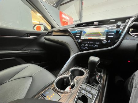 2020 Toyota Camry - thumbnail 18