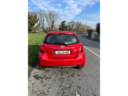 2016 Toyota Yaris - thumbnail 6