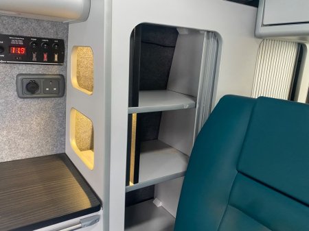 2018 Volkswagen Transporter - thumbnail 22