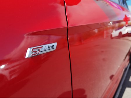 2017 Ford Focus - view 2