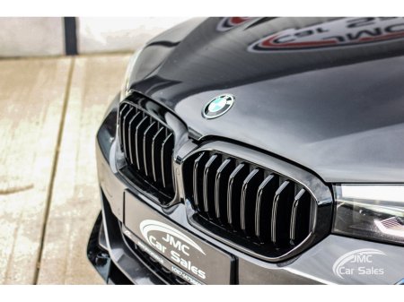 2021 BMW 5 Series - thumbnail 3