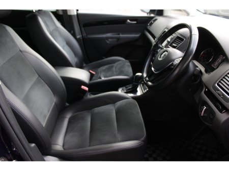 2017 Volkswagen Sharan 1.4TSI HIGHLINE EDITION  5DR MPV 7 SEAT AUTO // HUGE SPEC // 118,000KM'S / IMMACUALTE CONDITION // BUY WITH CONFIDENCE AA AND SIMI APPROVED DEALER 2025 // FINANCE ARRANGED // ALL TRADE INS WELCOME // €25,950 thumbnail