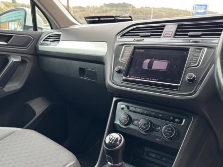 2017 Volkswagen Tiguan - thumbnail 9